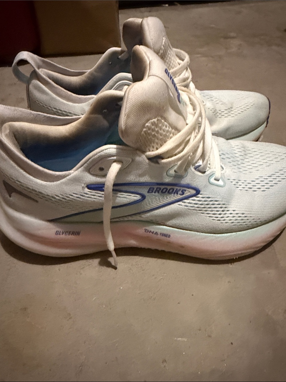 Brooks Women’s Glycerin 22 White Running Shoes with Light Blue Accents - Picture 3 of 5